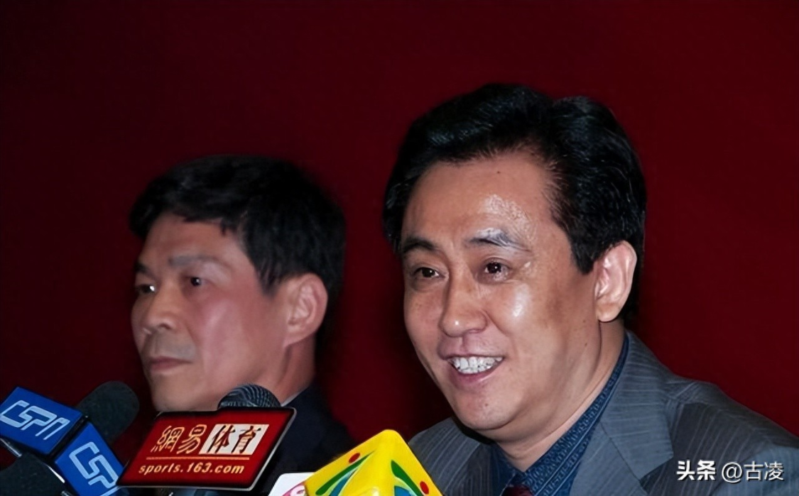 乐鱼官网-彻底瘫痪！两年了为何许家印迟迟不判刑？真相比你想象的更复杂